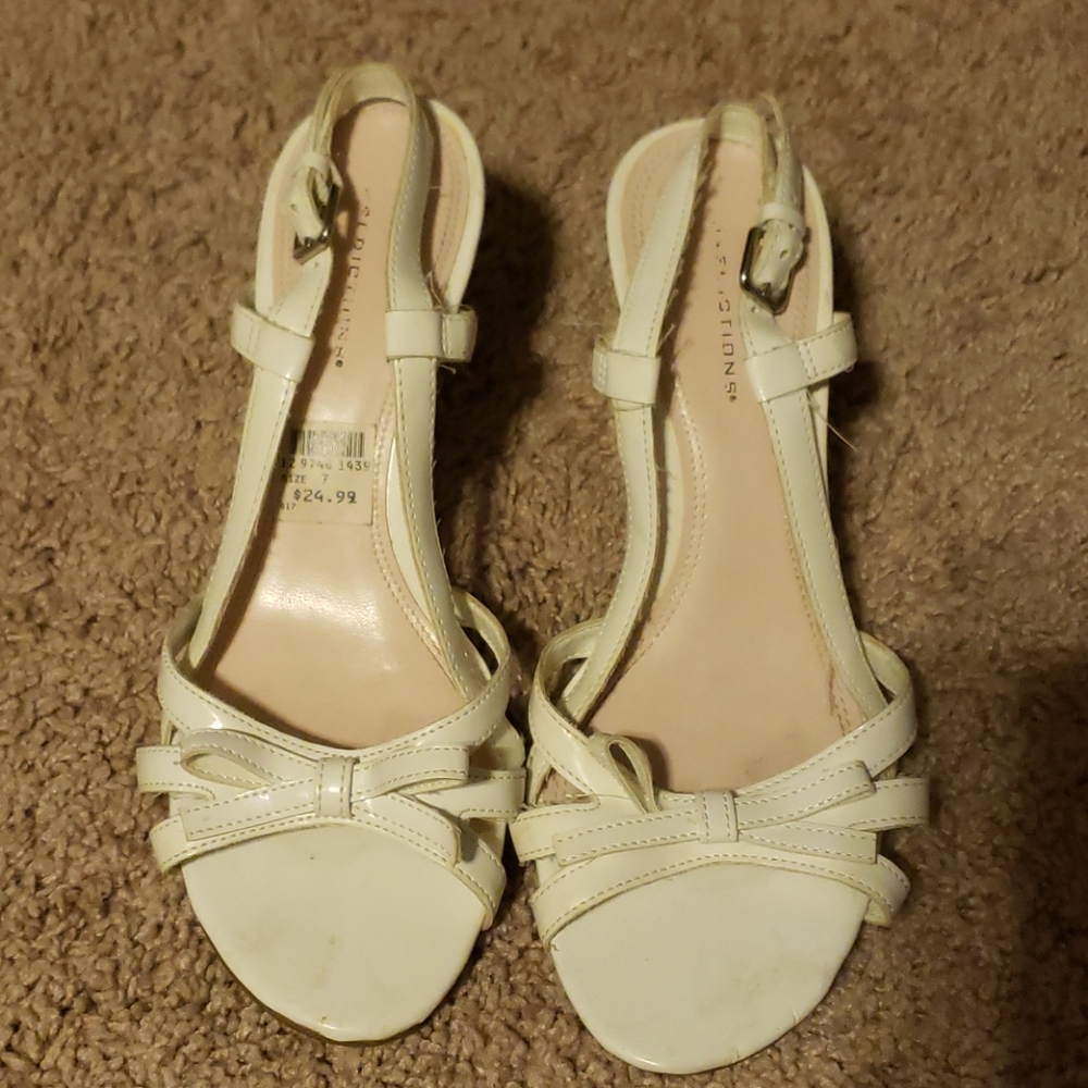 Predictions wedge type pump white sandal heeled